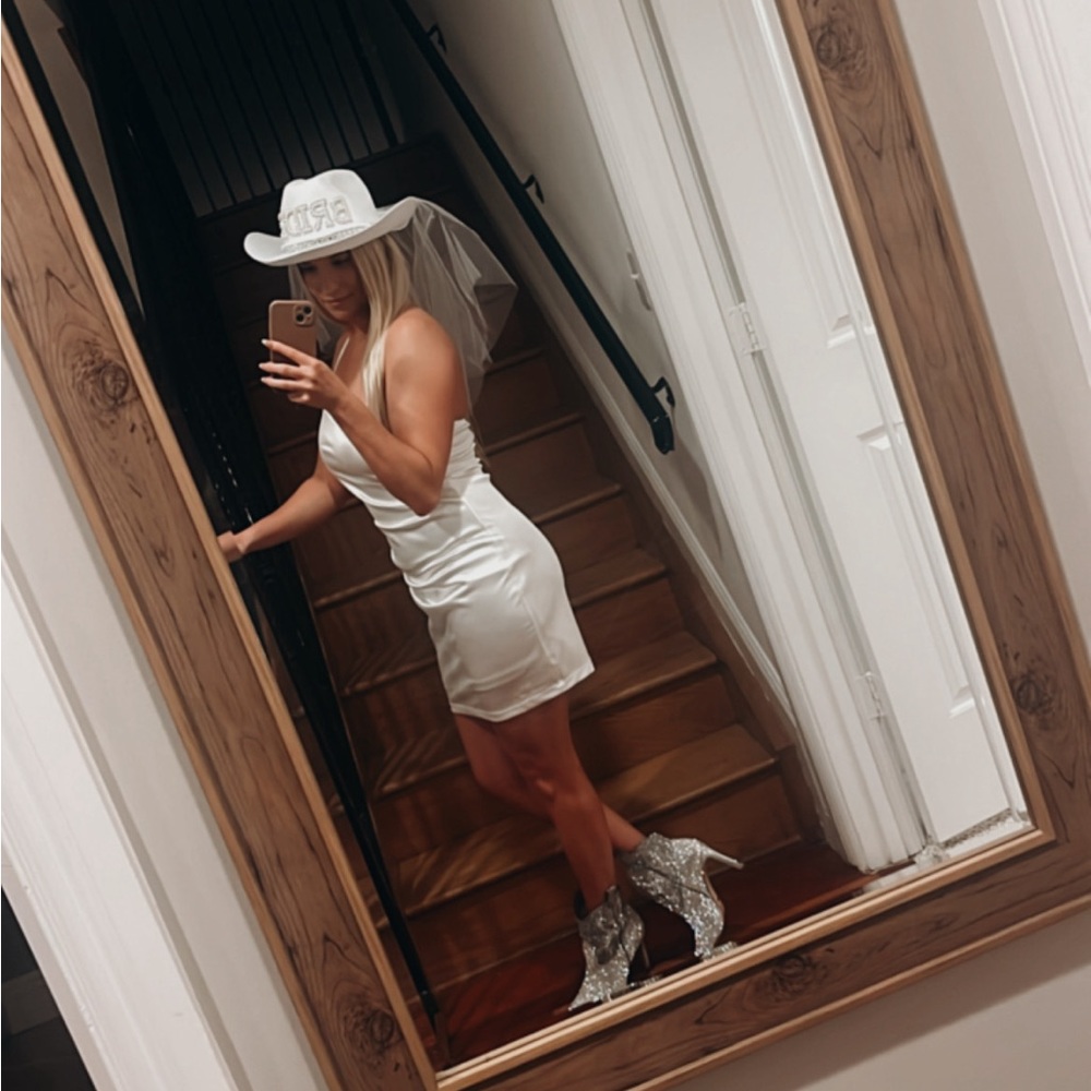 Bride Hat - Picture 2 of 5